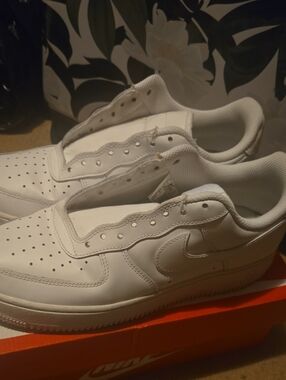 Men's White Low-Top Leather Sneakers - Airforce Ones Sleek Everyday Comfort